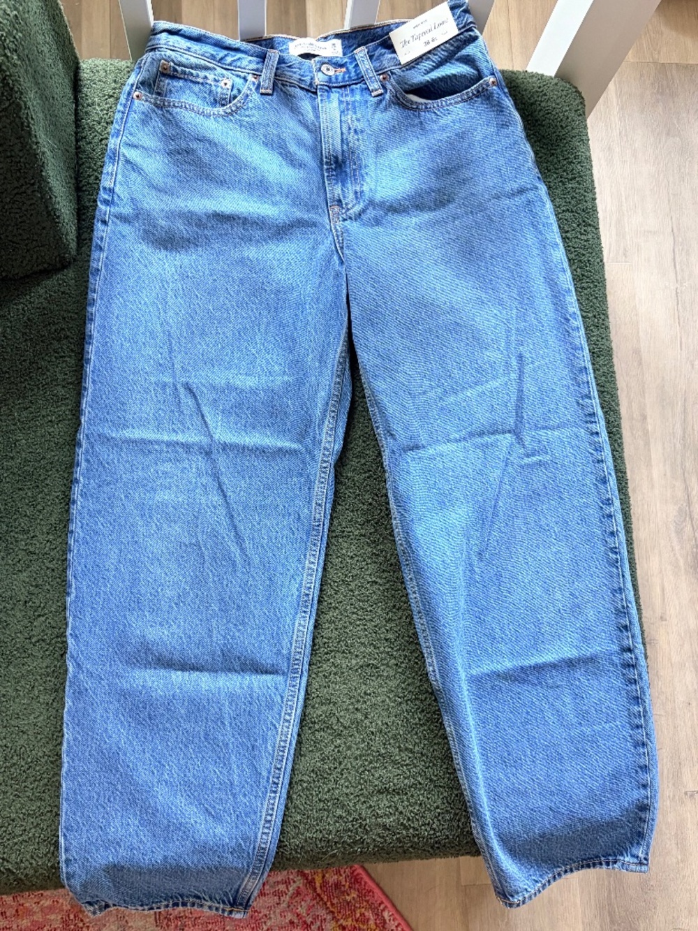 Abercrombie & Fitch Tapered Loose Jeans NWT